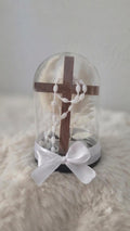 Croix en bois et fleurs séchées sous cloche-Pièce Unique