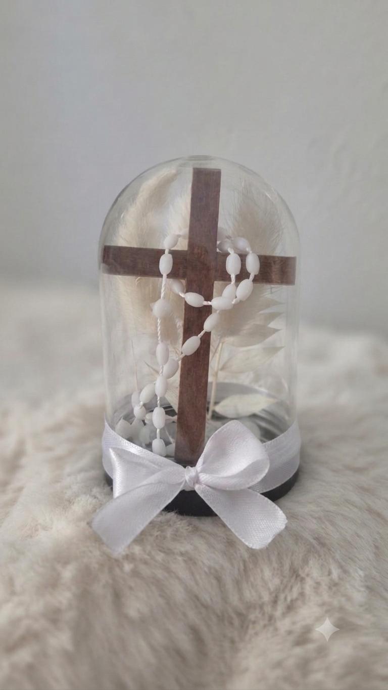 Croix en bois et fleurs séchées sous cloche-Pièce Unique