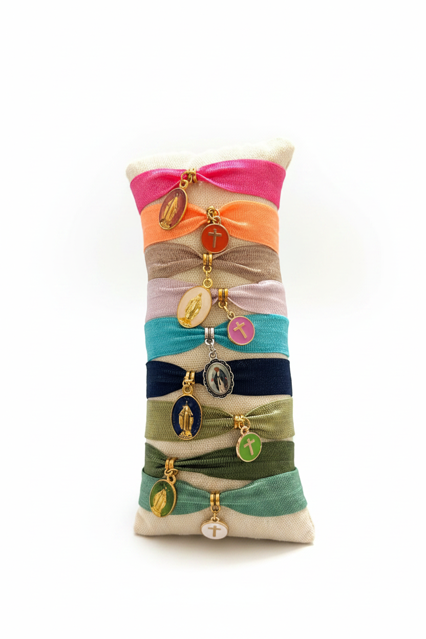 Bracelets religieux — fond blanc