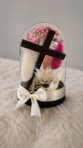 Croix en bois et fleurs séchées sous cloche-Pièce Unique